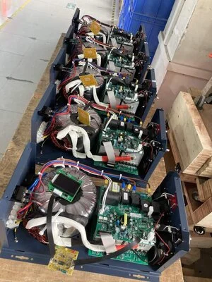 INVERTER-CHARGER ΧΑΜΗΛΩΝ ΣΥΧΝΟΤΗΤΩΝ ΜΕ ΤΟΡΟΕΙΔΕΣ ΠΗΝΕΙΟ ONE INVERTER FT-30248 (3.000W, 48V, 35Adc)